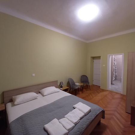 Oskar Amphitheater Apartments And Rooms With Free Parking Pula Cameră foto