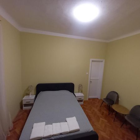 Oskar Amphitheater Apartments And Rooms With Free Parking Pula Cameră foto