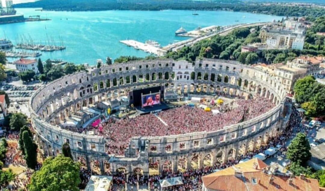 Oskar Amphitheater Apartments And Rooms With Free Parking Pula Exterior foto