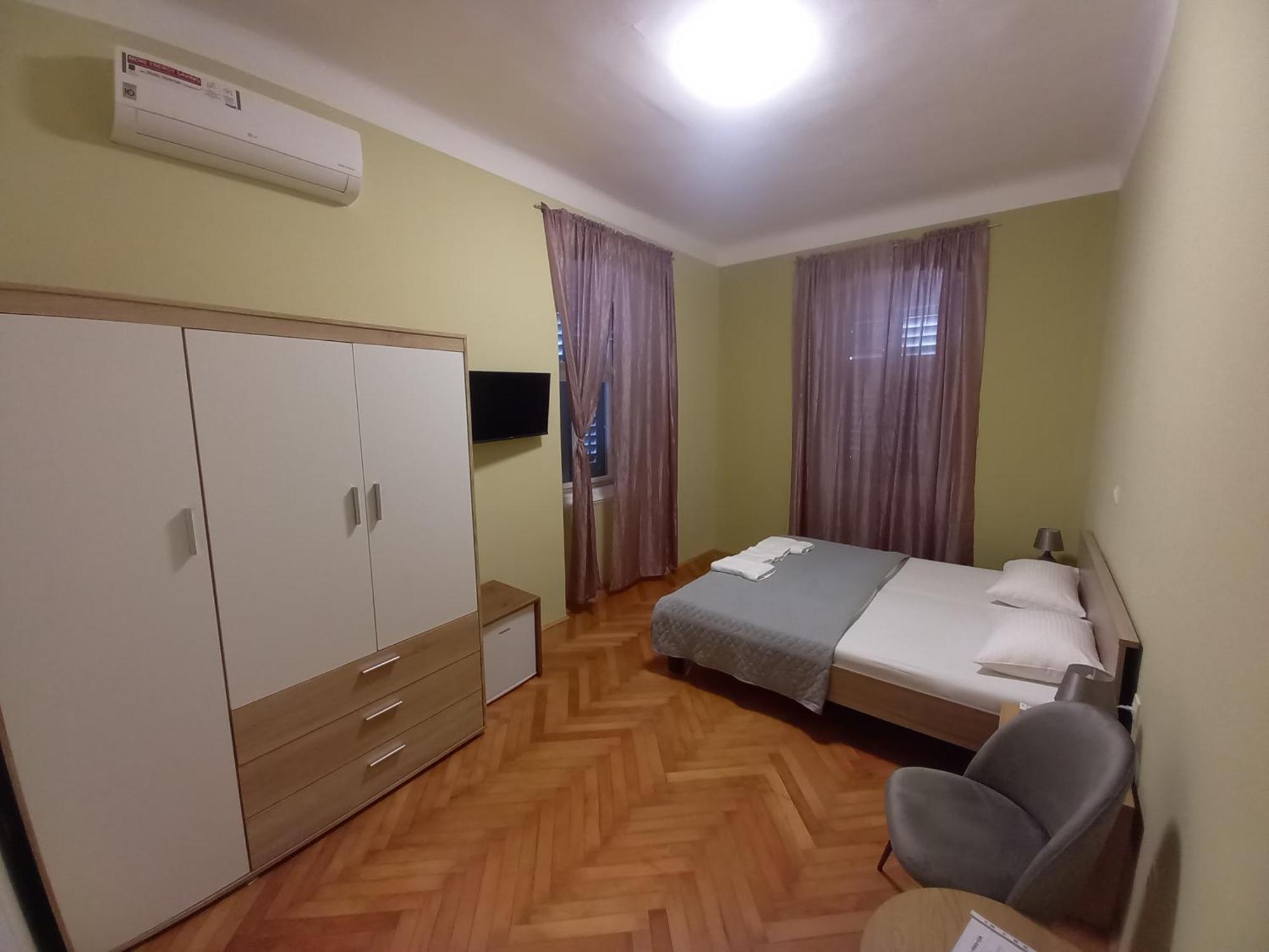Oskar Amphitheater Apartments And Rooms With Free Parking Pula Cameră foto